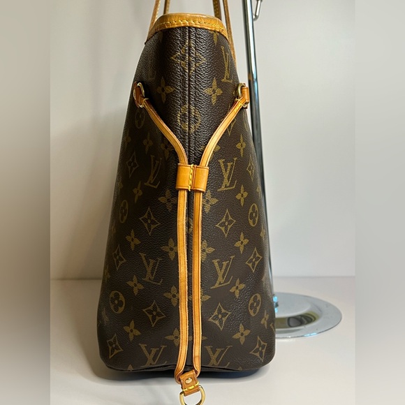 Louis Vuitton Neverfull MM Monogram - Picture 4 of 16